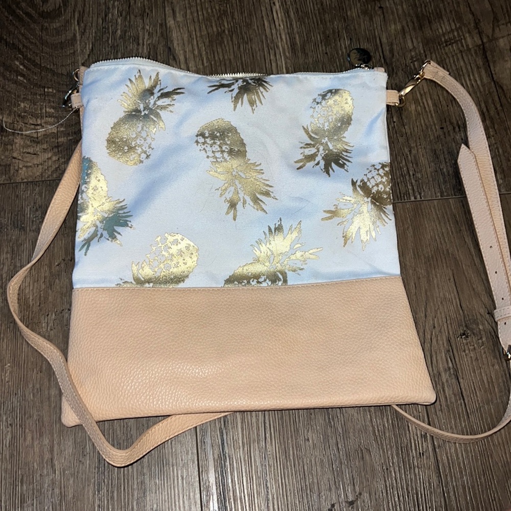 Pineapple purse